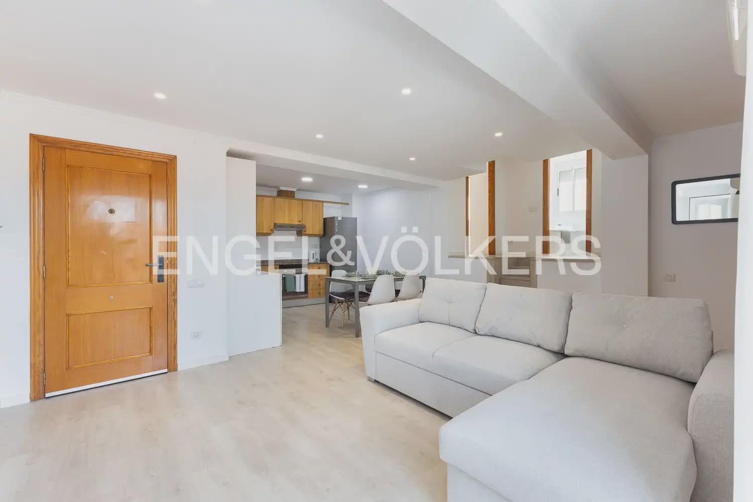 2 bedroom Flat for rent in Valencia city - € 2,500 (Ref: 9908871)