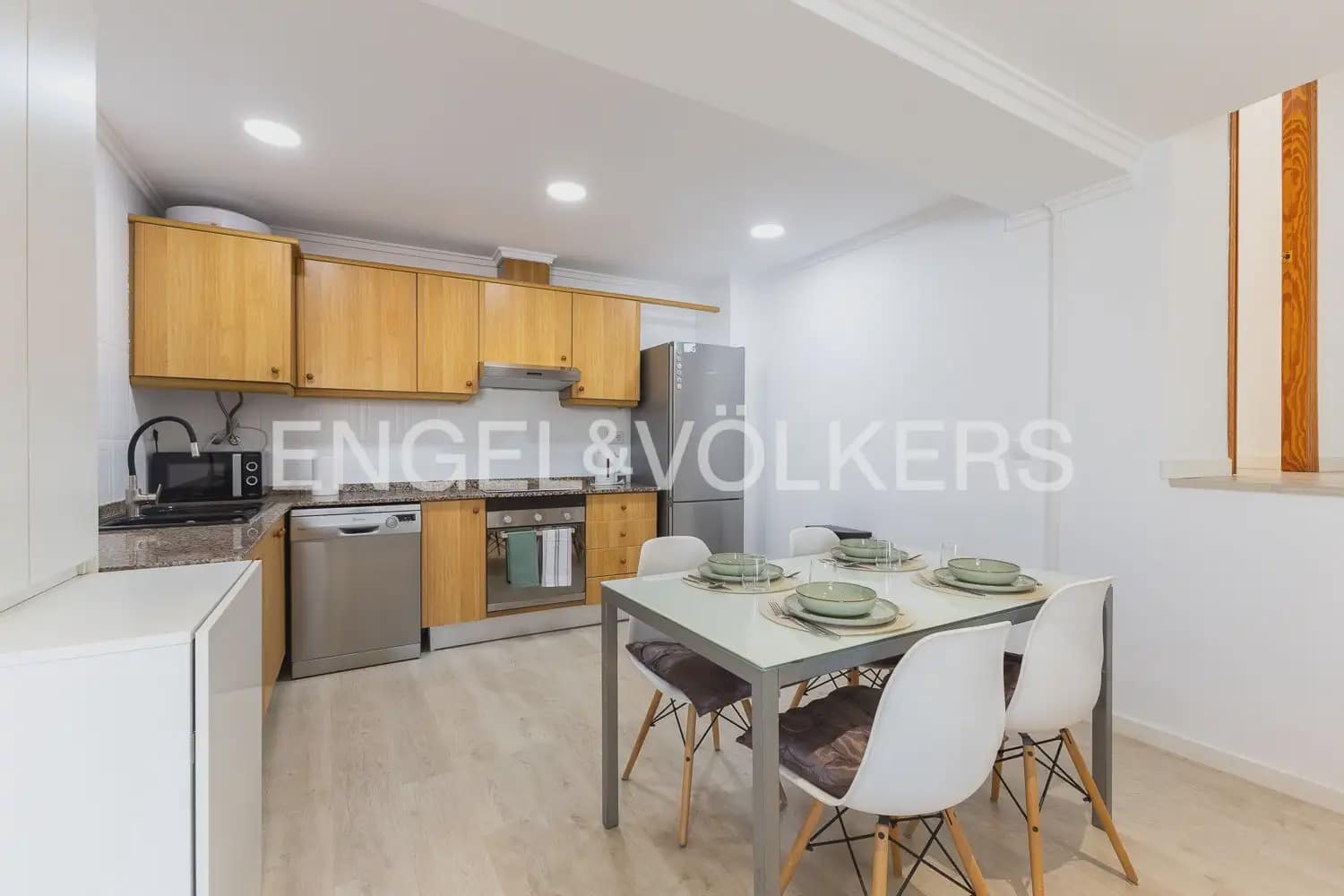 2 bedroom Flat for rent in Valencia city - € 2,500 (Ref: 9908871)
