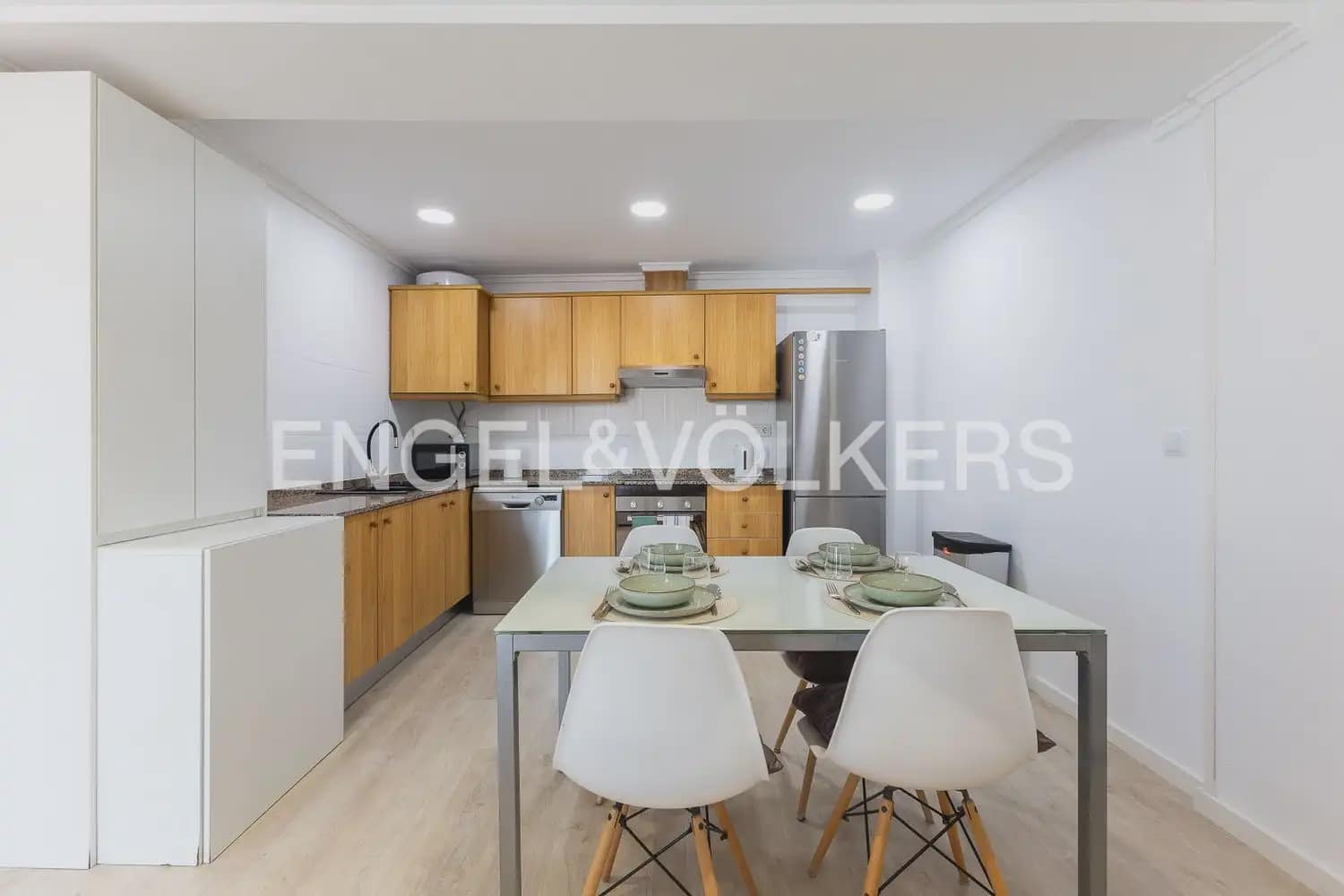 2 bedroom Flat for rent in Valencia city - € 2,500 (Ref: 9908871)