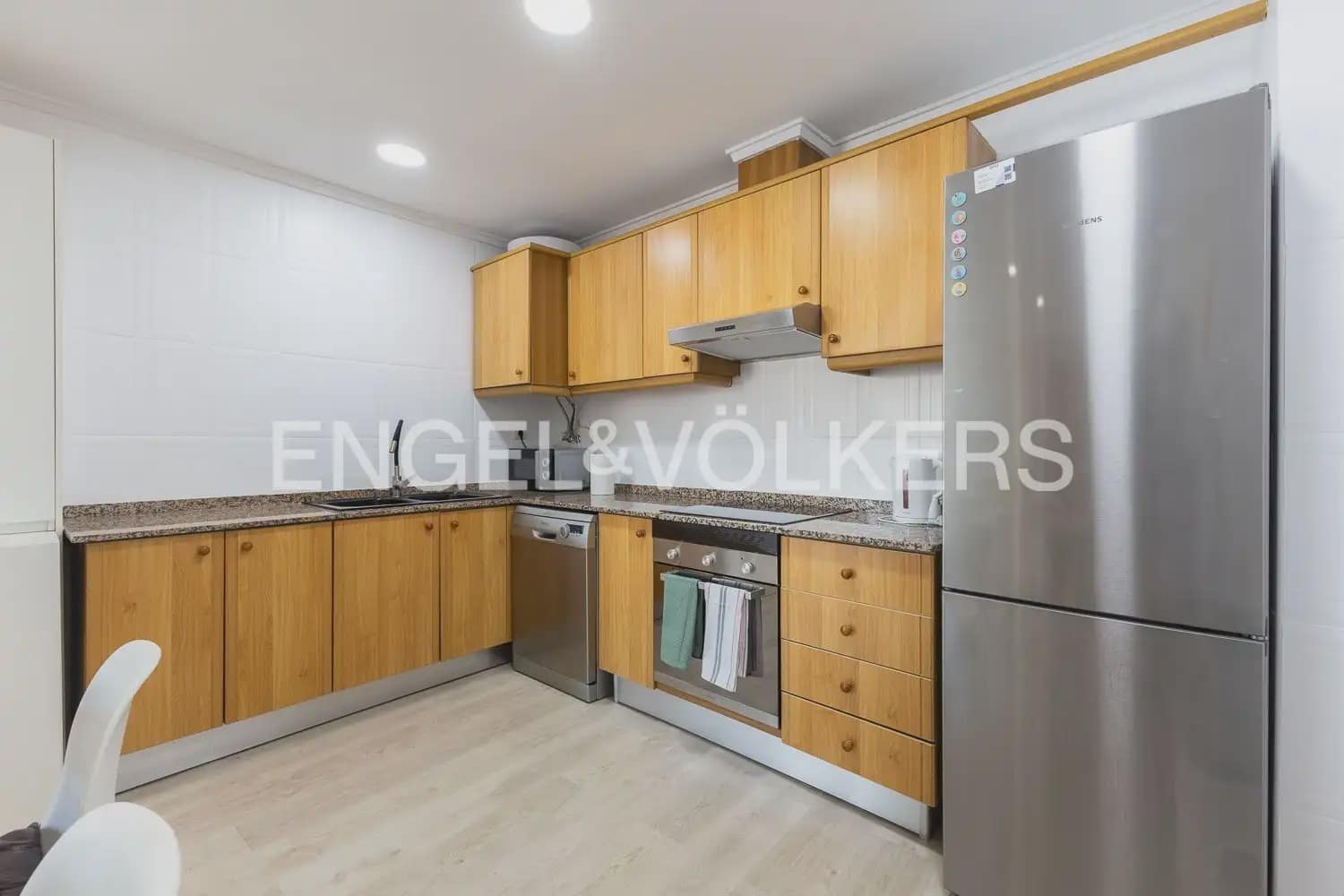 2 bedroom Flat for rent in Valencia city - € 2,500 (Ref: 9908871)