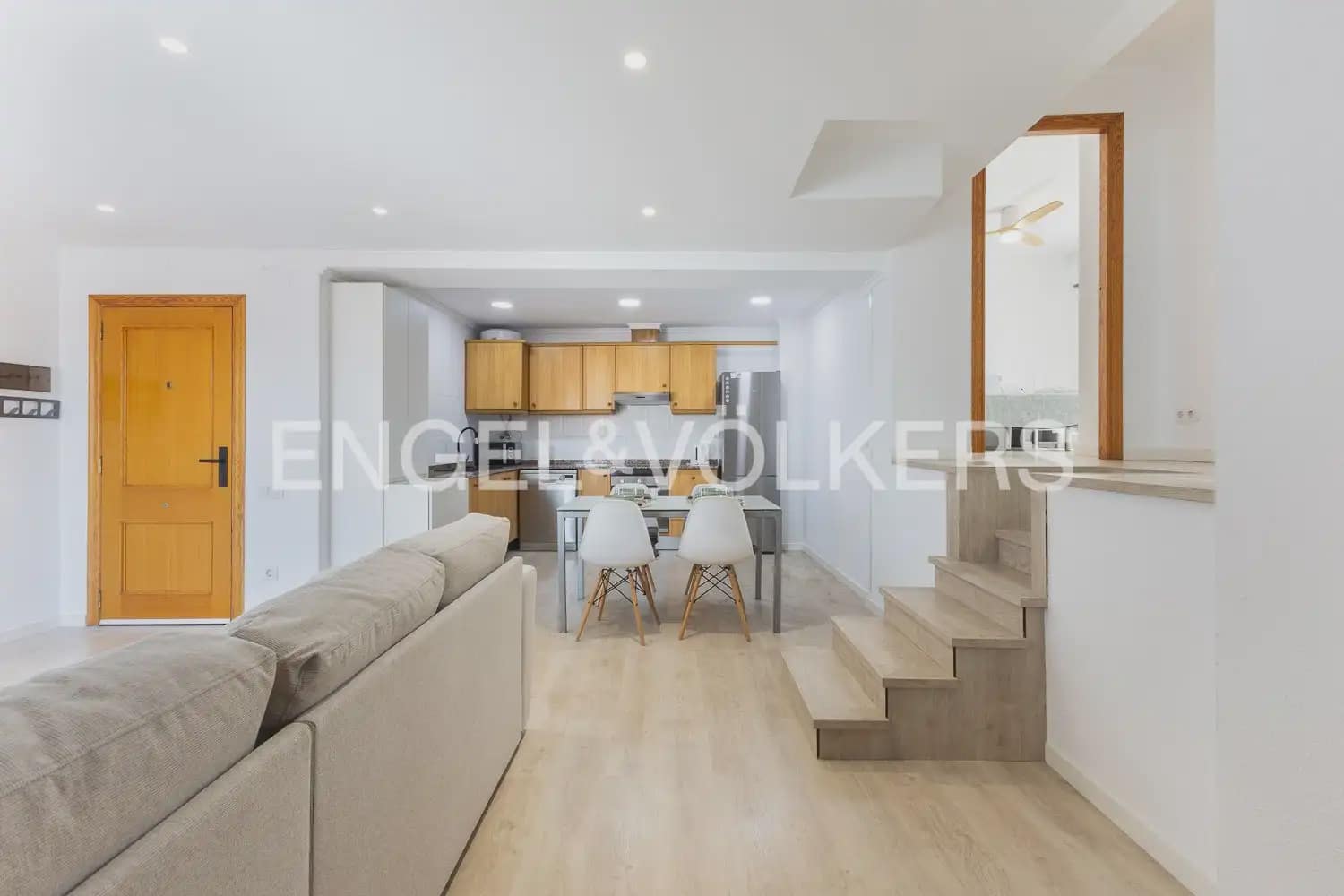 2 bedroom Flat for rent in Valencia city - € 2,500 (Ref: 9908871)