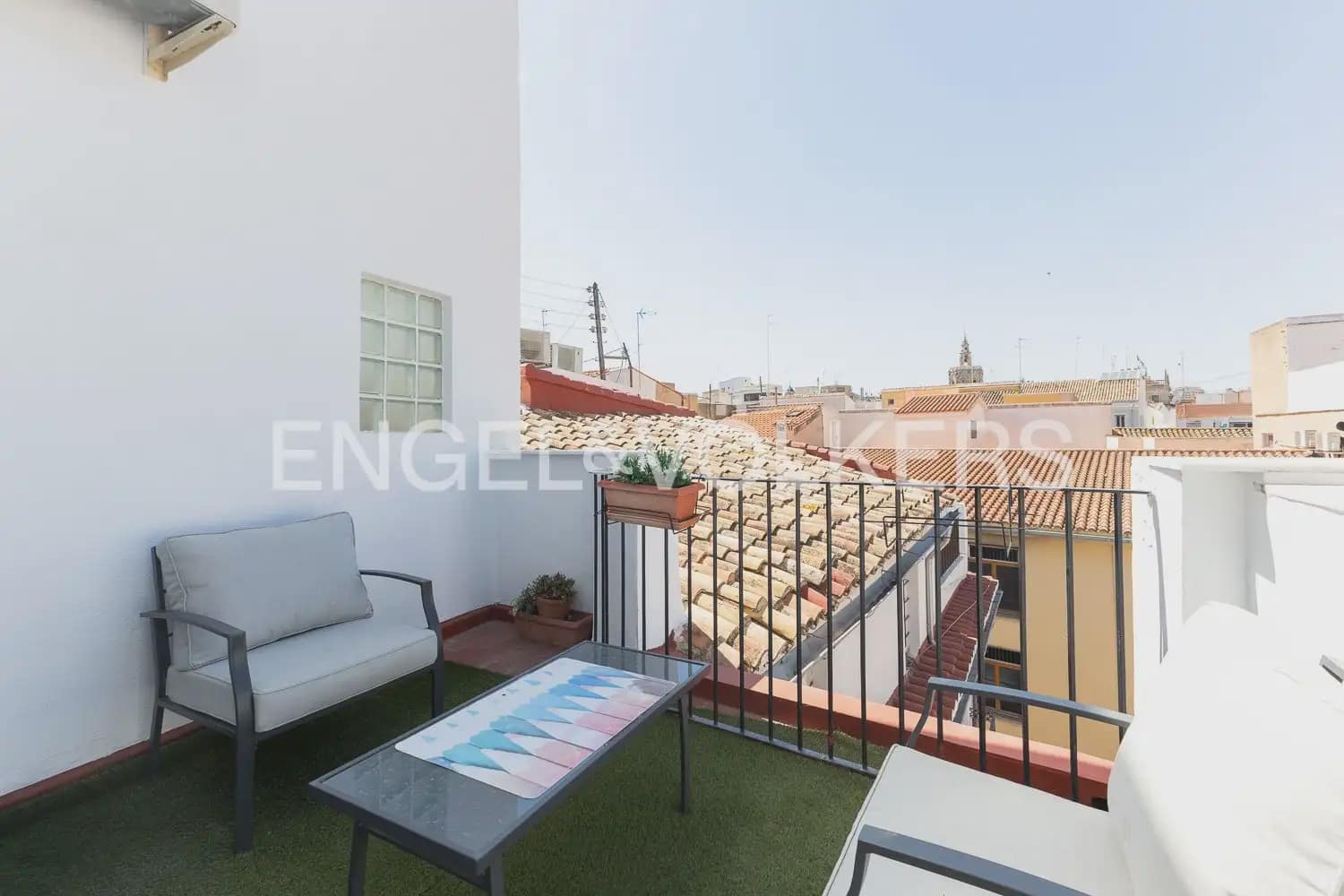 2 bedroom Flat for rent in Valencia city - € 2,500 (Ref: 9908871)