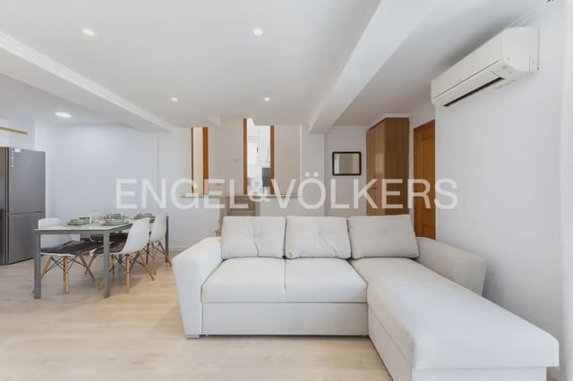 2 bedroom Flat for rent in La Seu, Valencia city - € 2,500 (Ref: 9908871)