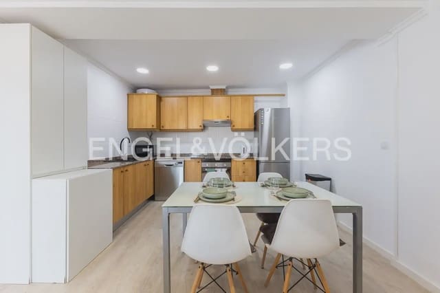 2 bedroom Flat for rent in La Seu, Valencia city - € 2,500 (Ref: 9908871)