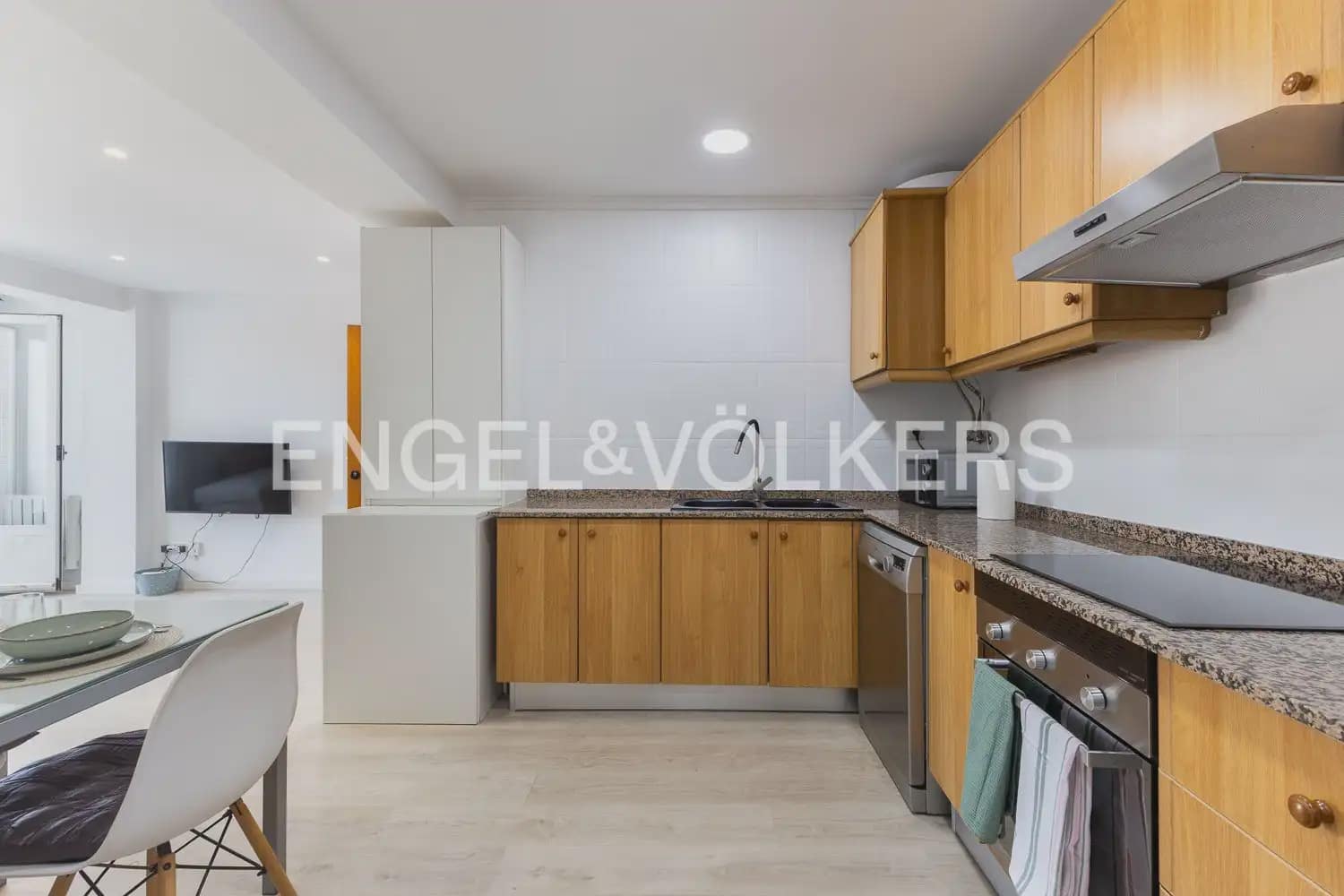 2 bedroom Flat for rent in Valencia city - € 2,500 (Ref: 9908871)