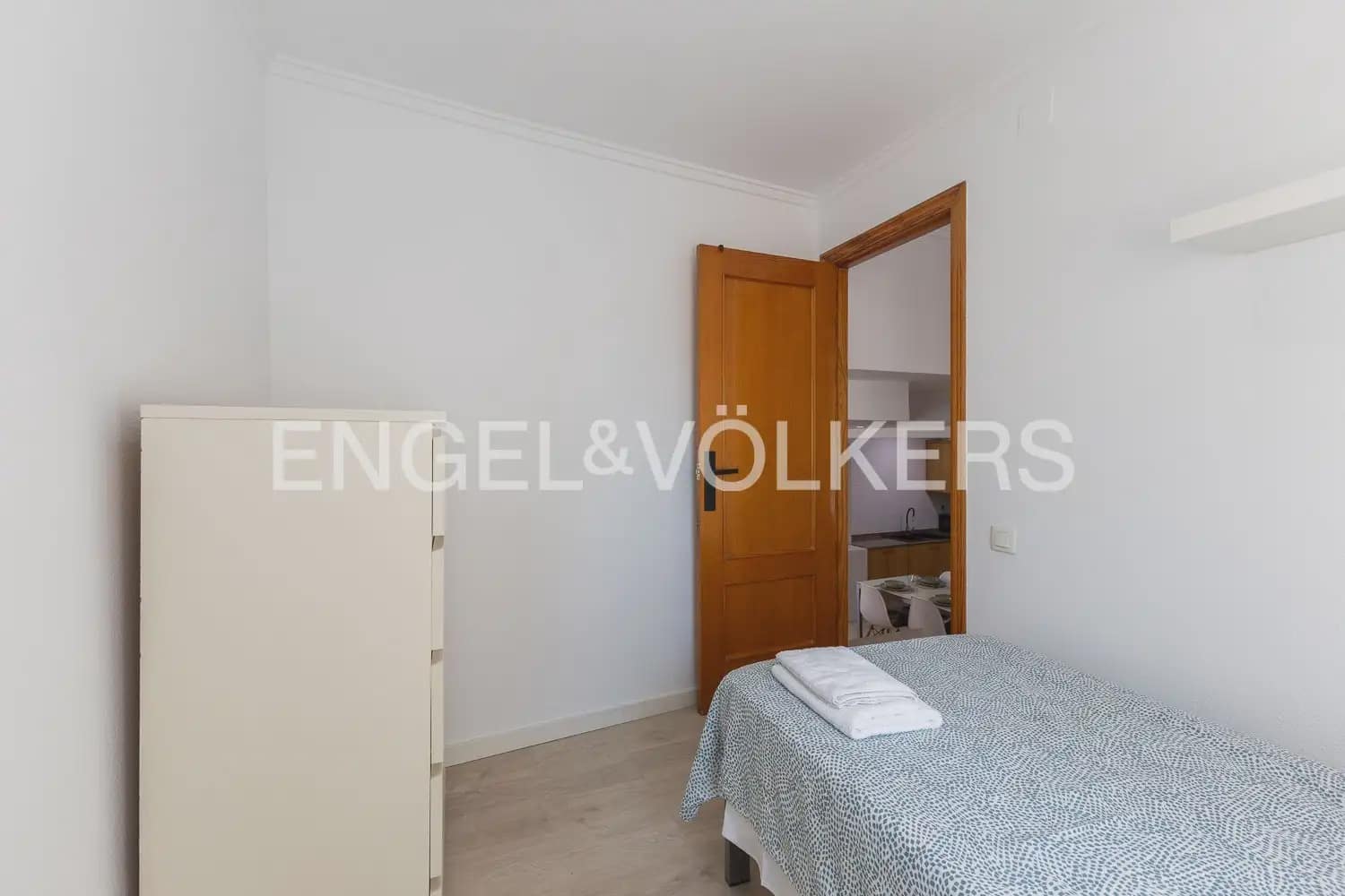 2 bedroom Flat for rent in Valencia city - € 2,500 (Ref: 9908871)