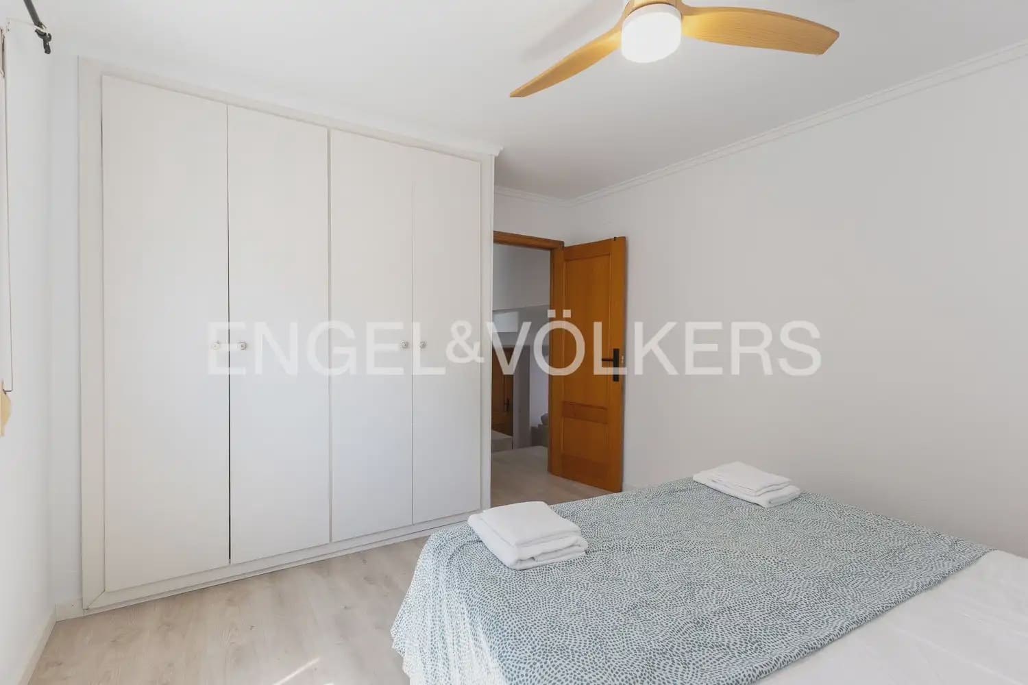 2 bedroom Flat for rent in Valencia city - € 2,500 (Ref: 9908871)