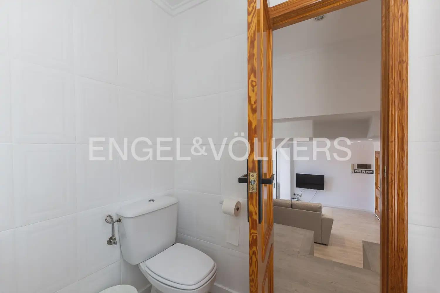 2 bedroom Flat for rent in Valencia city - € 2,500 (Ref: 9908871)