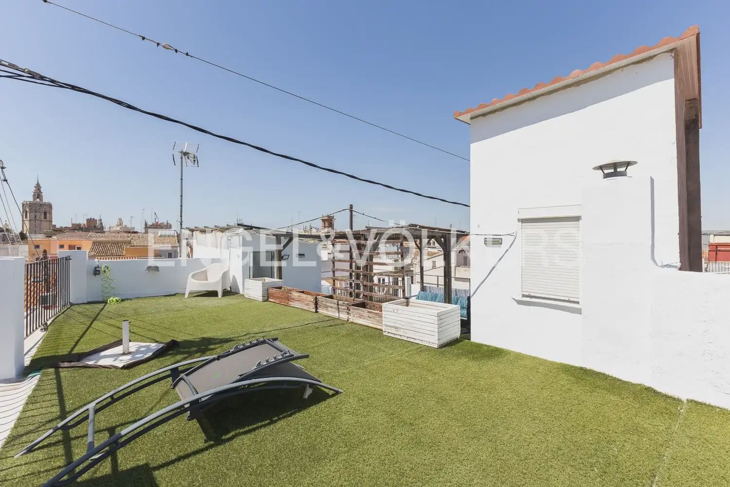 2 bedroom Flat for rent in Valencia city - € 2,500 (Ref: 9908871)