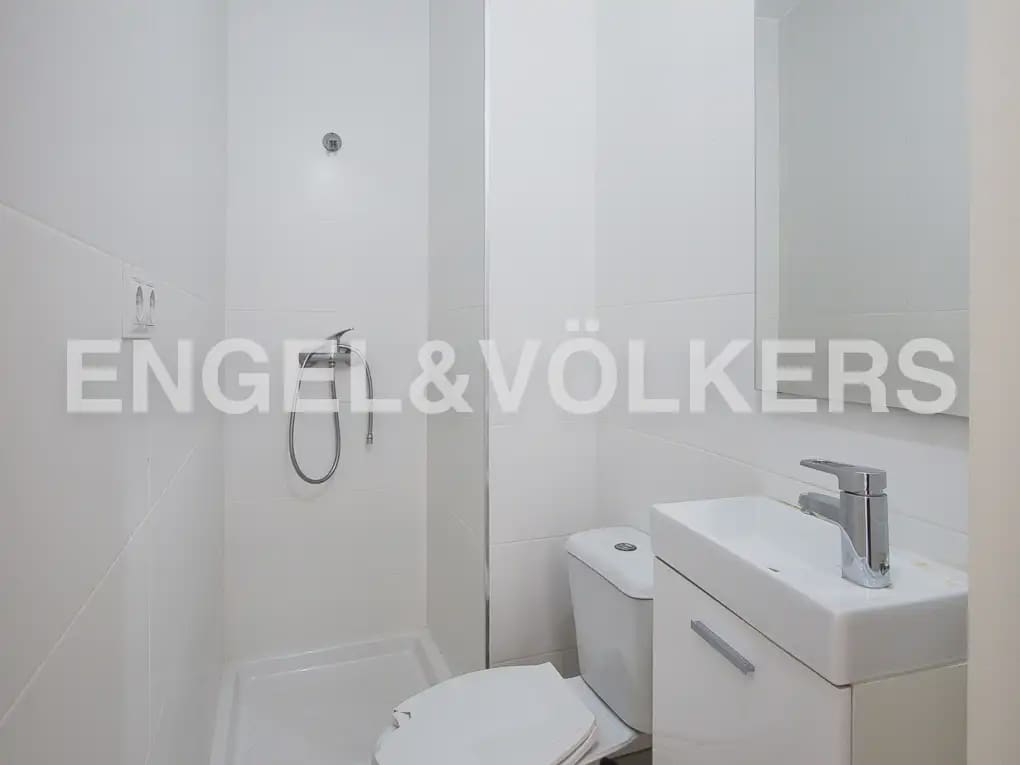 Piso de 5 habitaciones en València ciudad en alquiler - 2.500 € (Ref: 9908872)