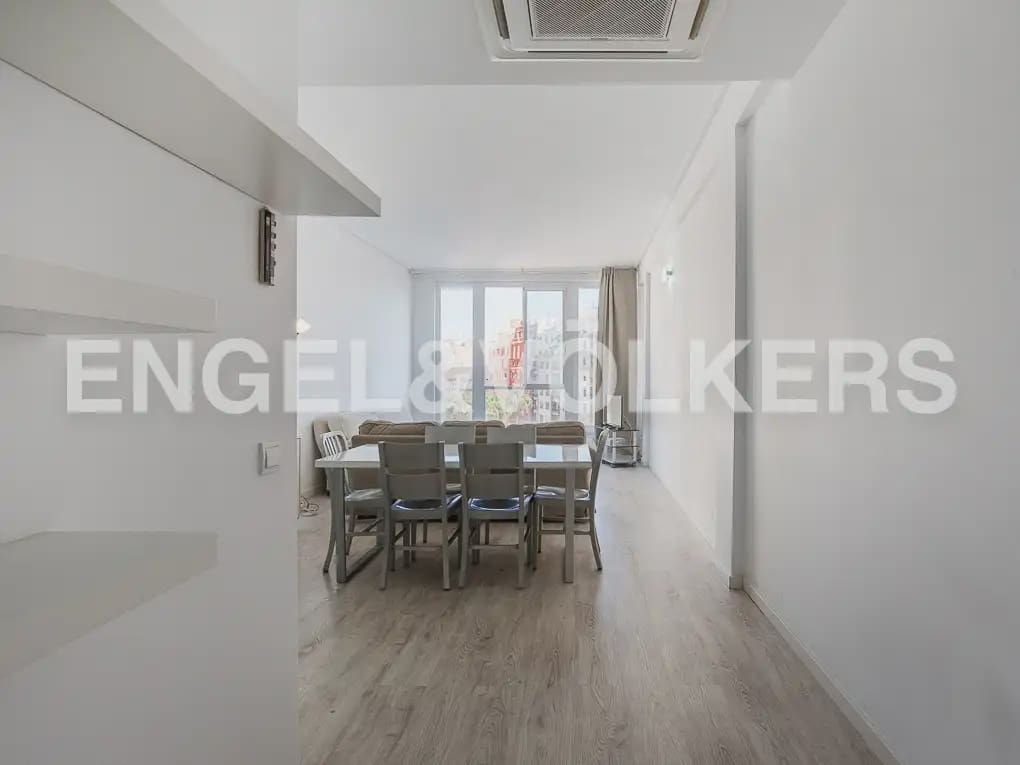 Piso de 5 habitaciones en València ciudad en alquiler - 2.500 € (Ref: 9908872)