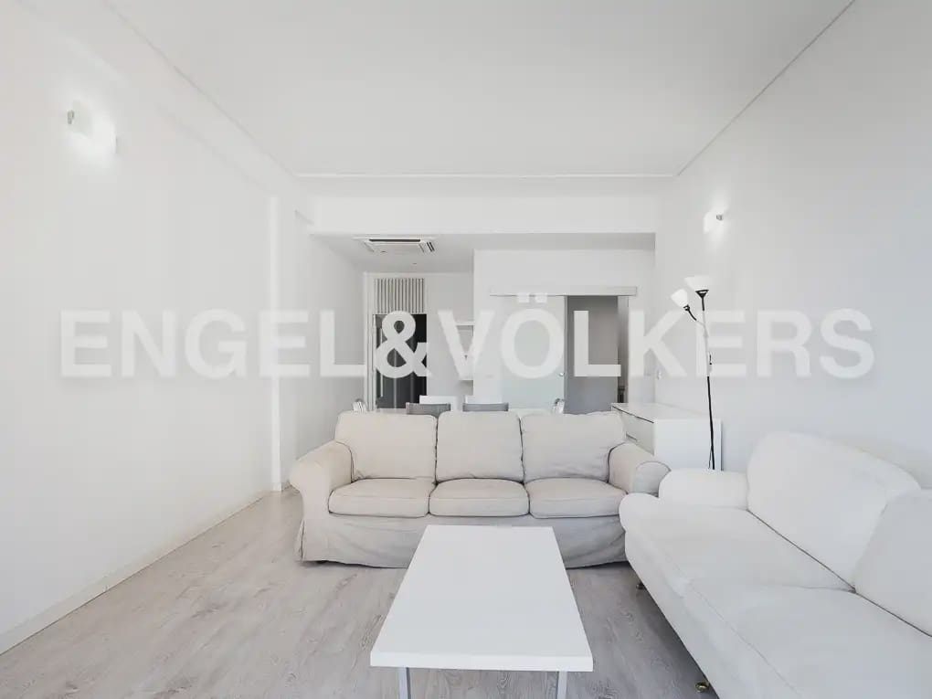 Piso de 5 habitaciones en València ciudad en alquiler - 2.500 € (Ref: 9908872)