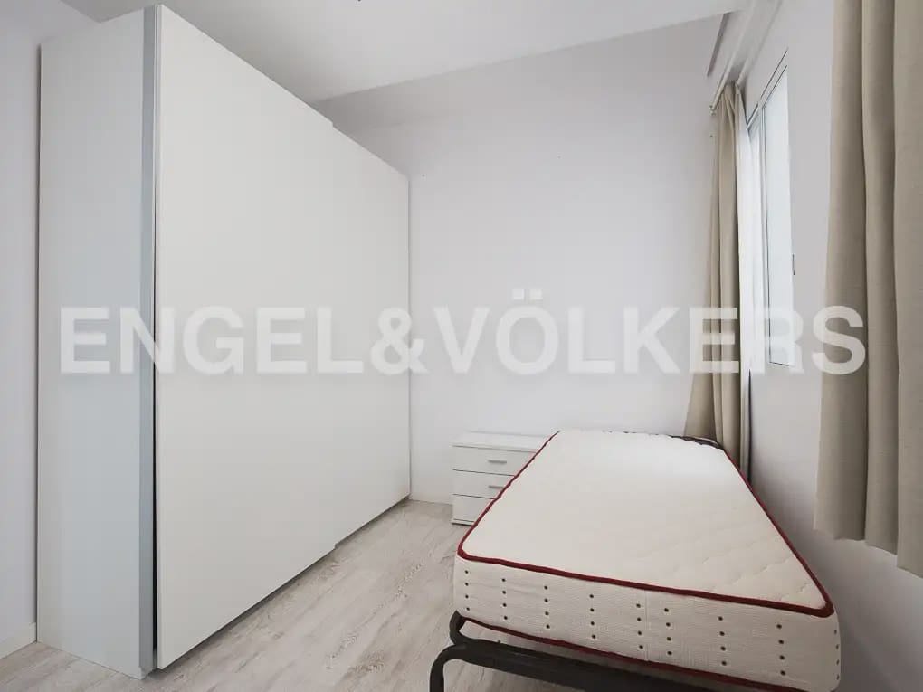 Piso de 5 habitaciones en València ciudad en alquiler - 2.500 € (Ref: 9908872)