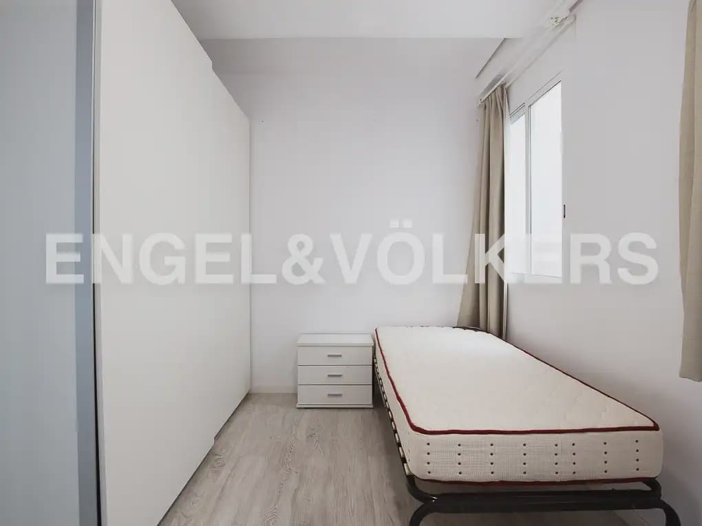 Piso de 5 habitaciones en València ciudad en alquiler - 2.500 € (Ref: 9908872)