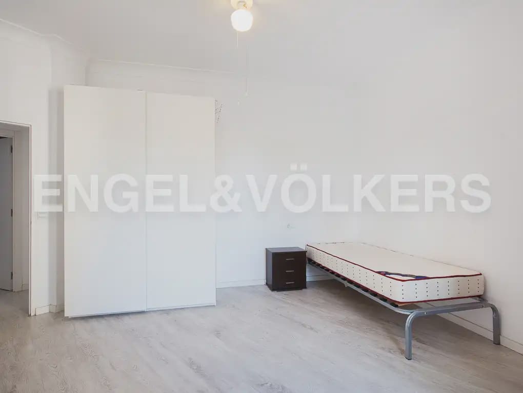 Piso de 5 habitaciones en València ciudad en alquiler - 2.500 € (Ref: 9908872)