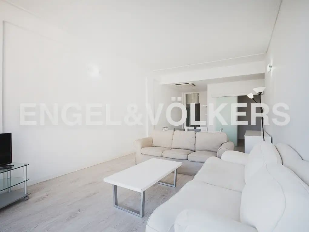 Piso de 5 habitaciones en València ciudad en alquiler - 2.500 € (Ref: 9908872)