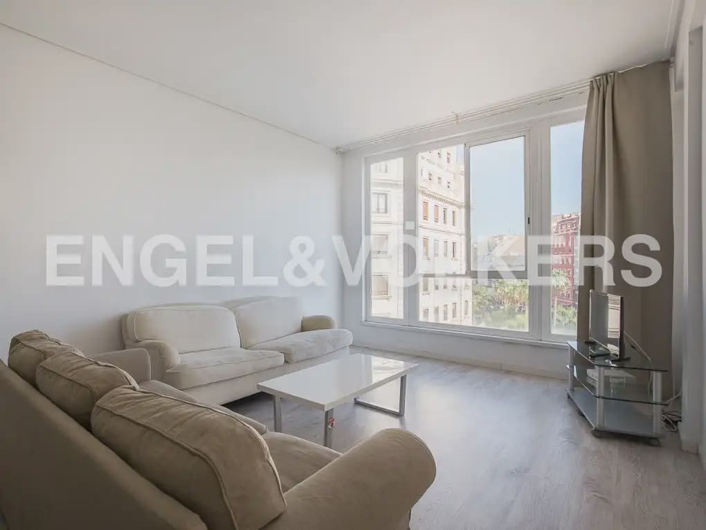 Piso de 5 habitaciones en València ciudad en alquiler - 2.500 € (Ref: 9908872)