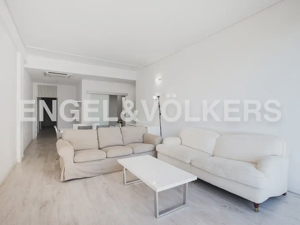Piso de 5 habitaciones en València ciudad en alquiler - 2.500 € (Ref: 9908872)