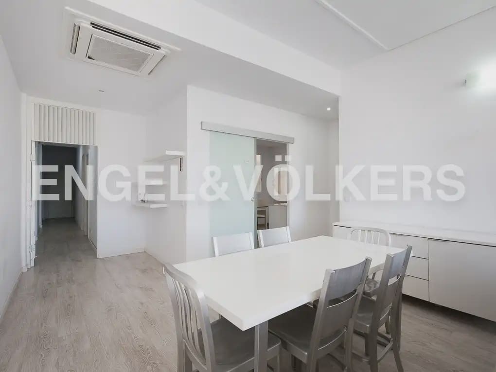 Piso de 5 habitaciones en València ciudad en alquiler - 2.500 € (Ref: 9908872)
