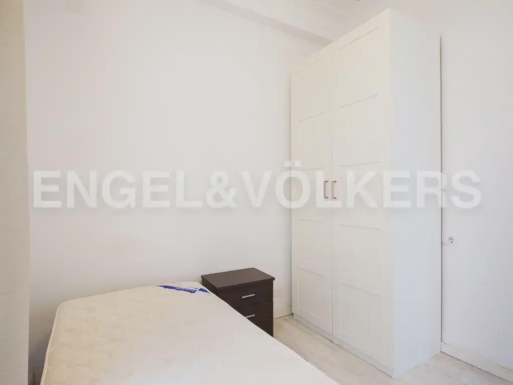 Piso de 5 habitaciones en València ciudad en alquiler - 2.500 € (Ref: 9908872)