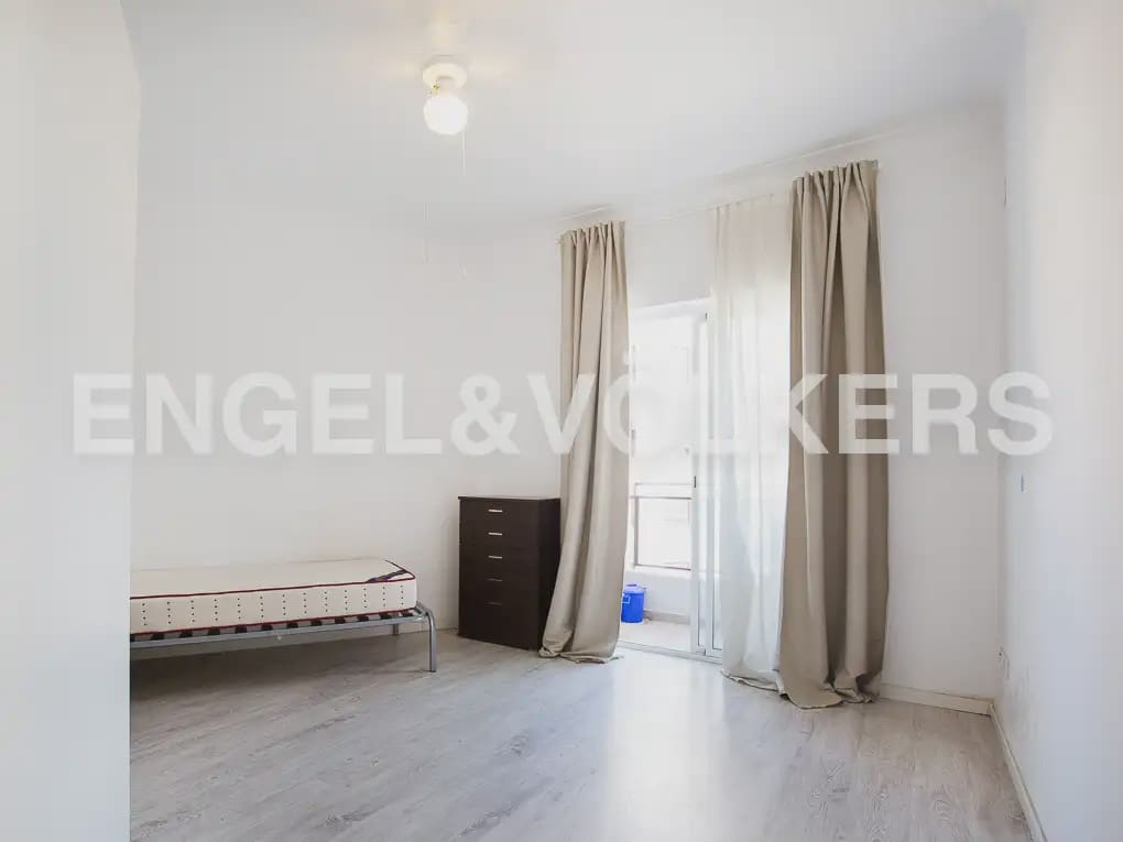Piso de 5 habitaciones en València ciudad en alquiler - 2.500 € (Ref: 9908872)
