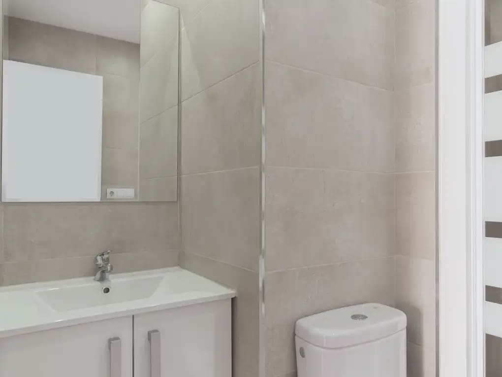 Piso de 5 habitaciones en València ciudad en alquiler - 2.500 € (Ref: 9908872)