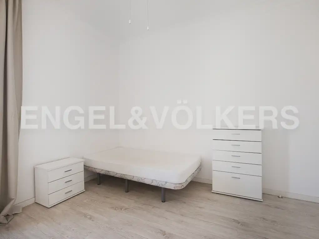 Piso de 5 habitaciones en València ciudad en alquiler - 2.500 € (Ref: 9908872)