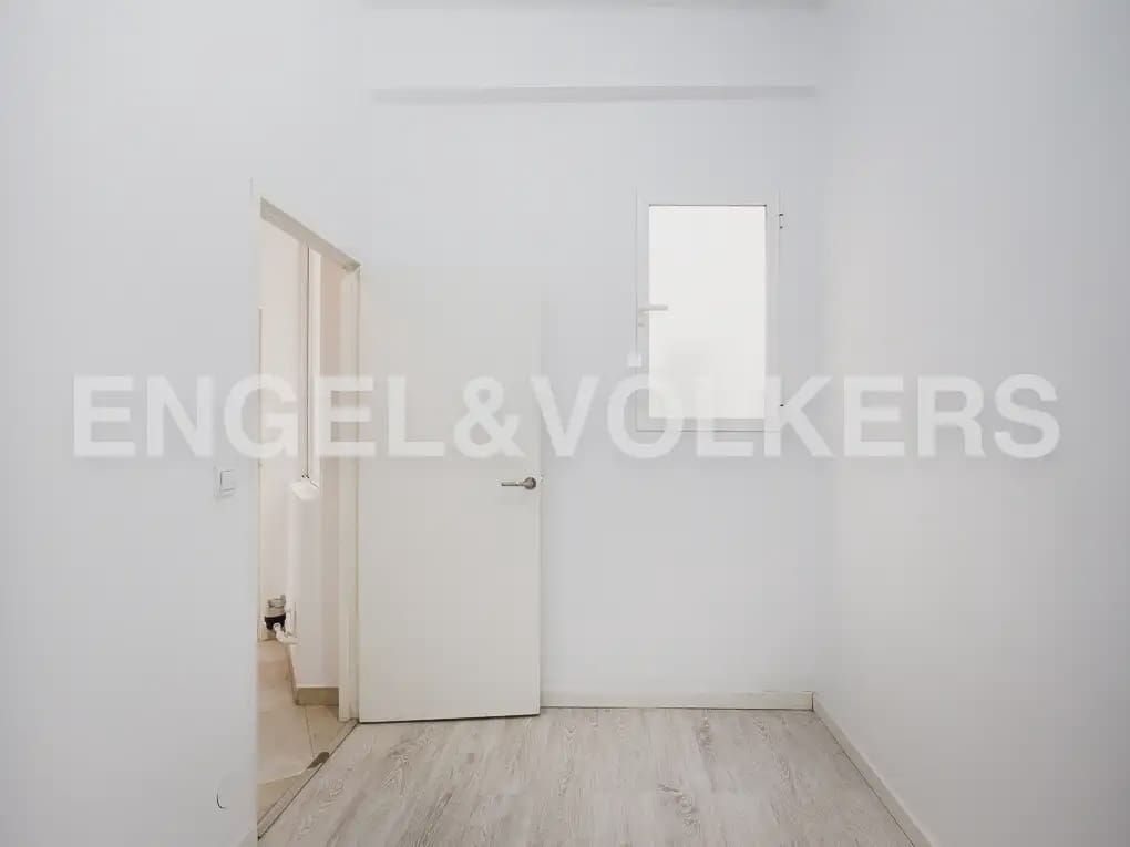 Piso de 5 habitaciones en València ciudad en alquiler - 2.500 € (Ref: 9908872)