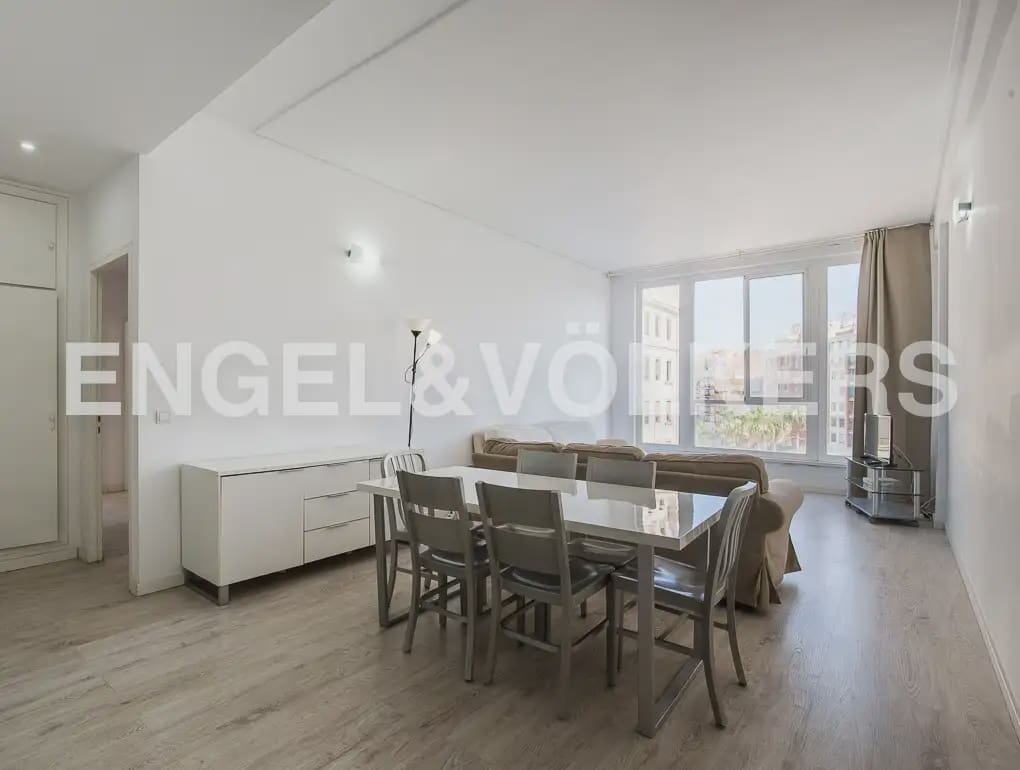 Piso de 5 habitaciones en València ciudad en alquiler - 2.500 € (Ref: 9908872)