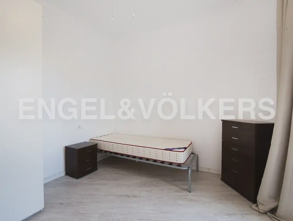 Piso de 5 habitaciones en València ciudad en alquiler - 2.500 € (Ref: 9908872)