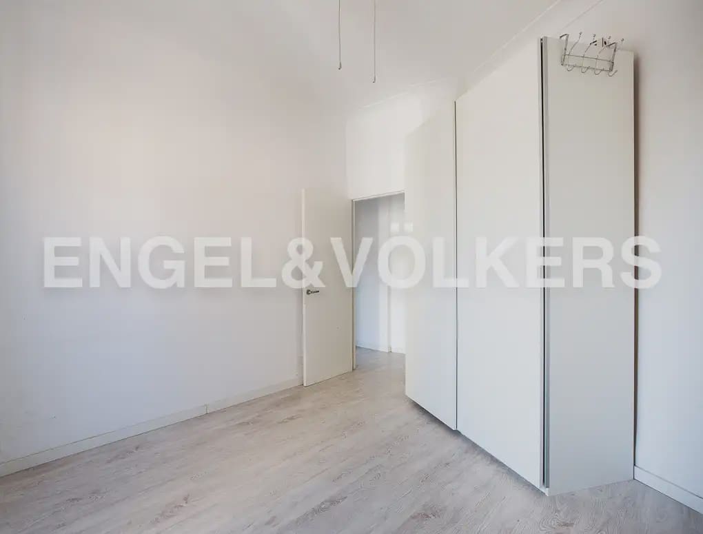 Piso de 5 habitaciones en València ciudad en alquiler - 2.500 € (Ref: 9908872)