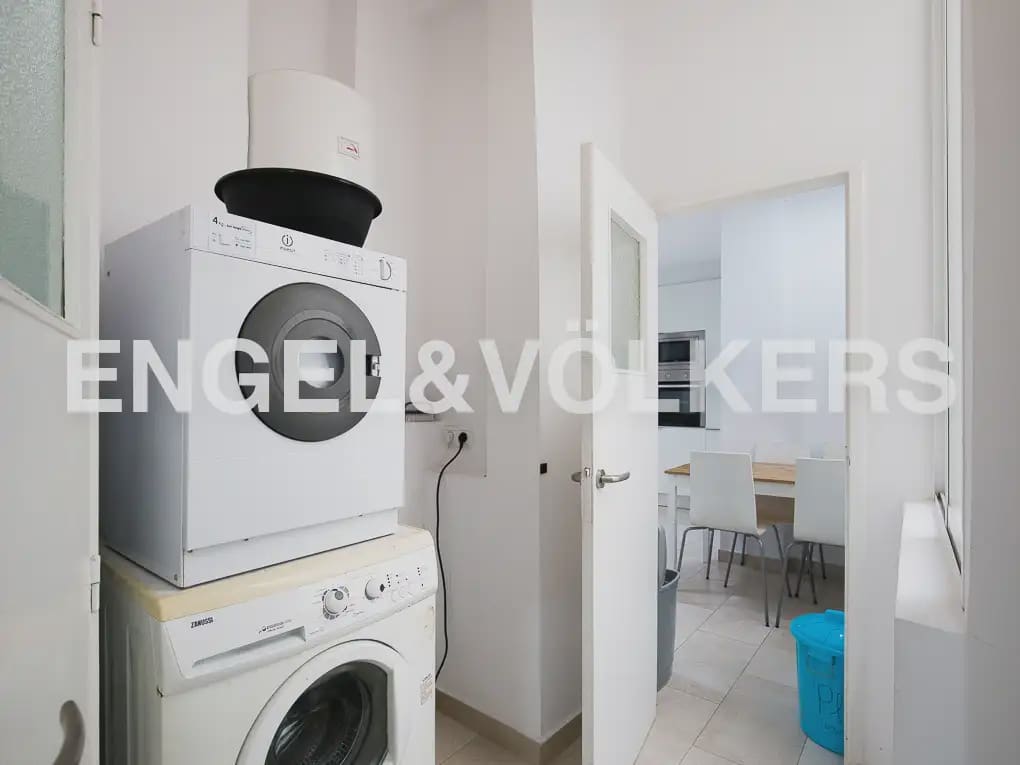Piso de 5 habitaciones en València ciudad en alquiler - 2.500 € (Ref: 9908872)
