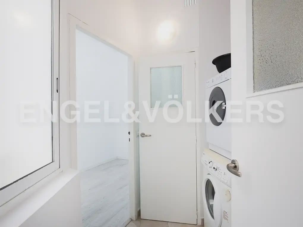 Piso de 5 habitaciones en València ciudad en alquiler - 2.500 € (Ref: 9908872)