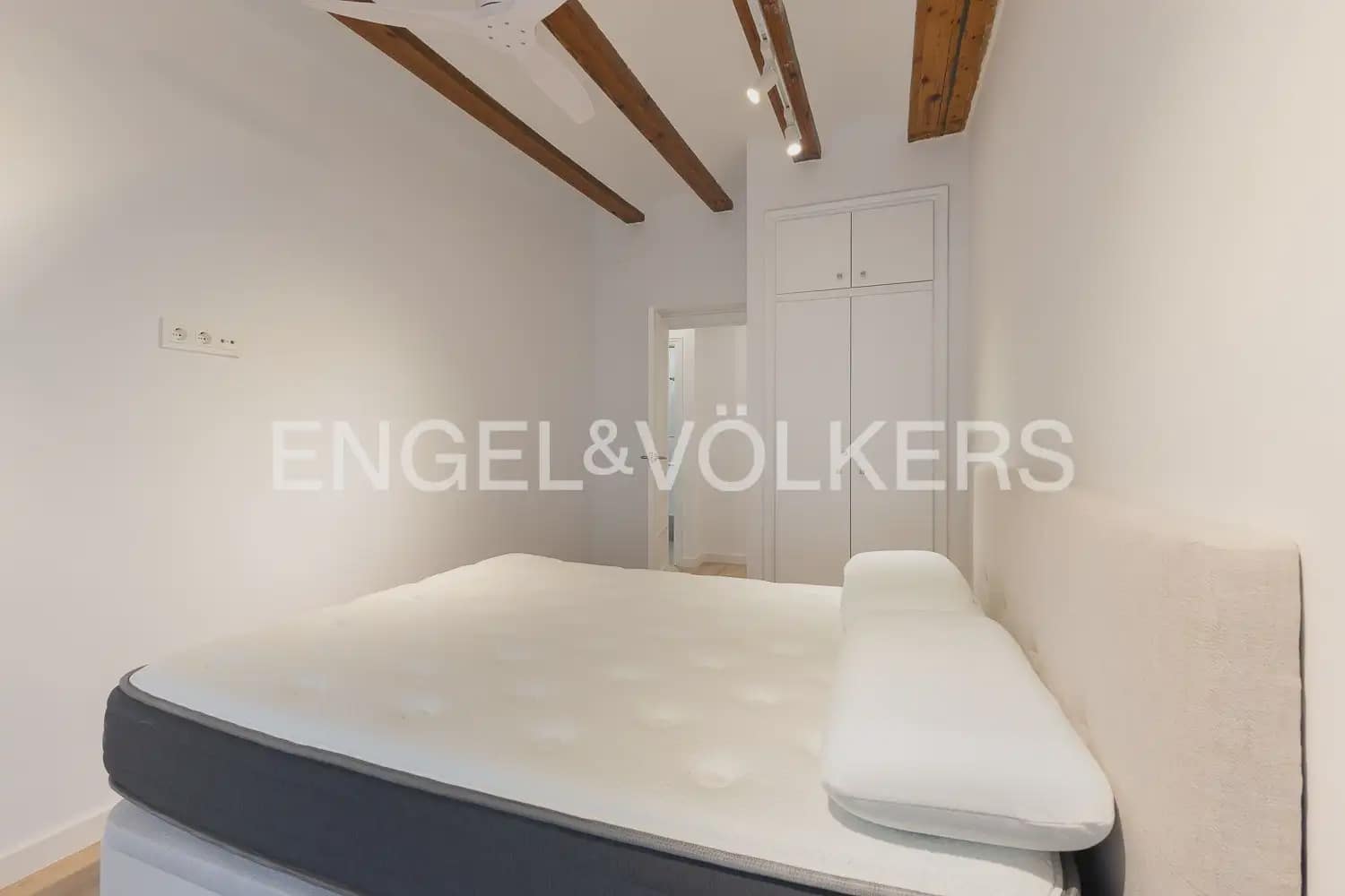 2 sypialnia Mieszkanie do wynajęcia w Miasto Walencja - 1 800 € (Ref: 9908873)