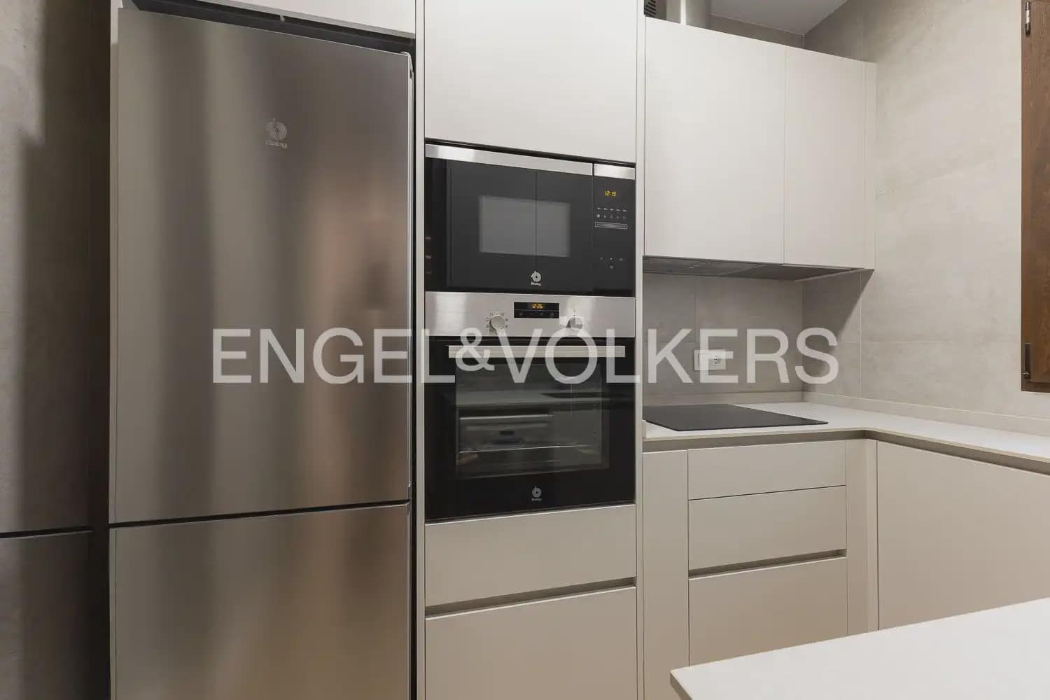 2 sypialnia Mieszkanie do wynajęcia w Miasto Walencja - 1 800 € (Ref: 9908873)