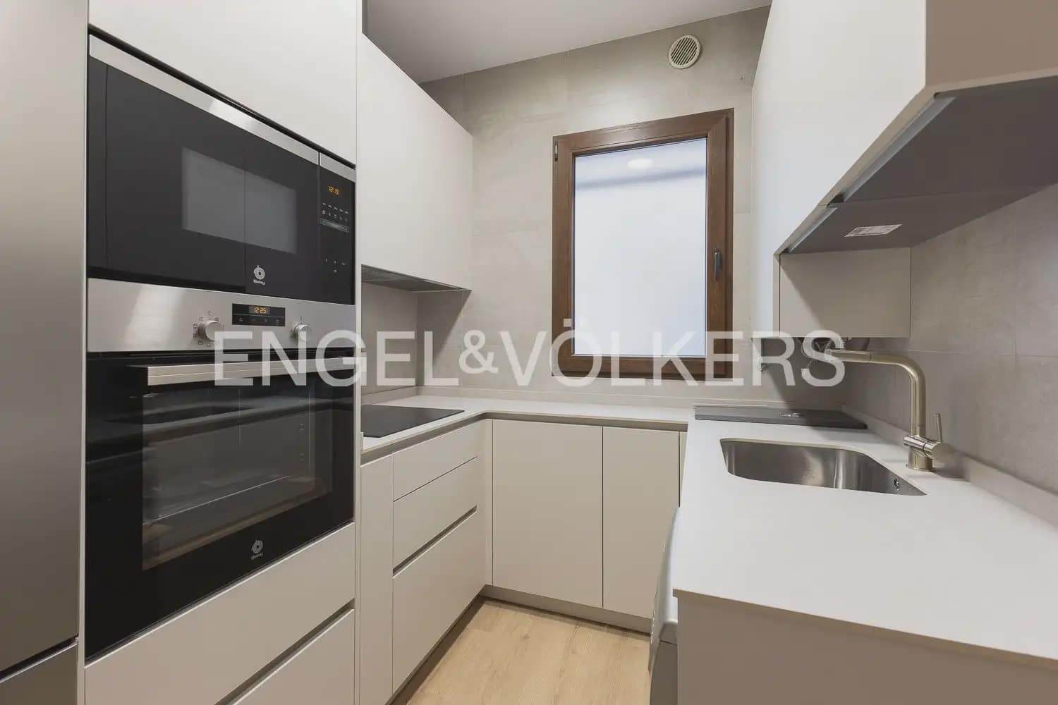 2 sypialnia Mieszkanie do wynajęcia w Miasto Walencja - 1 800 € (Ref: 9908873)