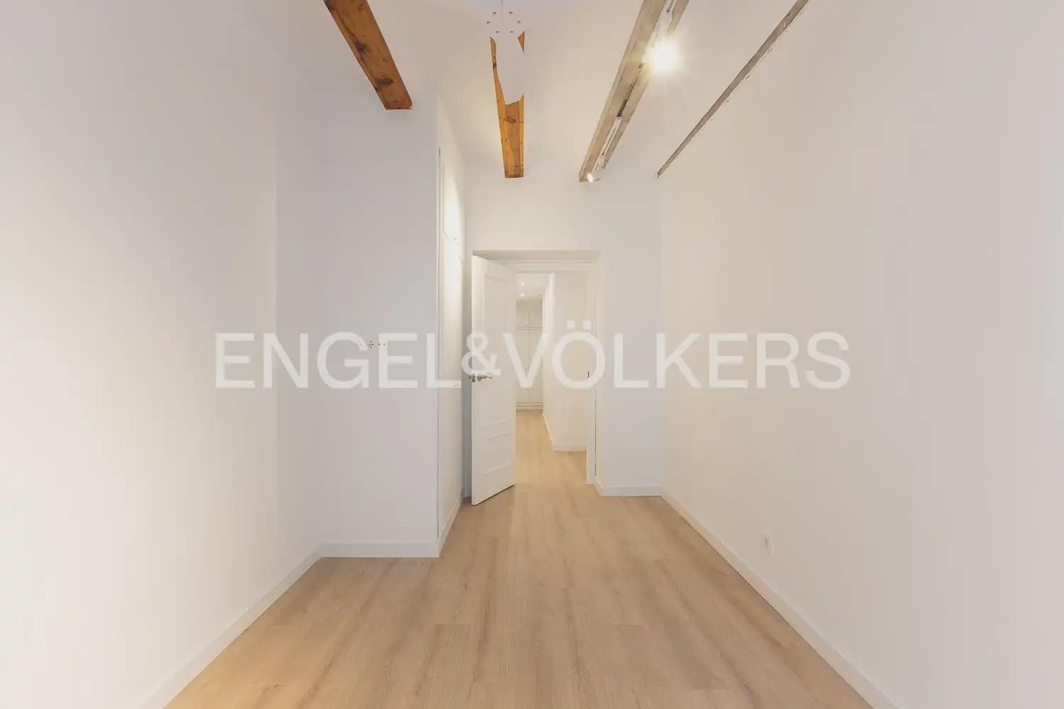 2 sypialnia Mieszkanie do wynajęcia w Miasto Walencja - 1 800 € (Ref: 9908873)