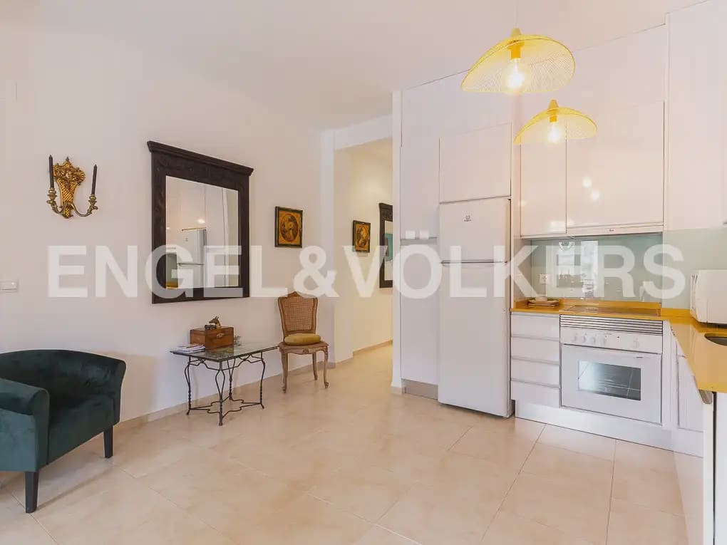 2 bedroom Flat for rent in Valencia city - € 1,900 (Ref: 9909009)