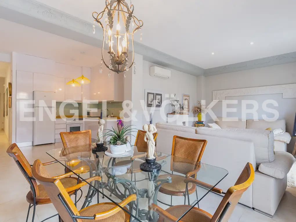 2 bedroom Flat for rent in Valencia city - € 1,900 (Ref: 9909009)