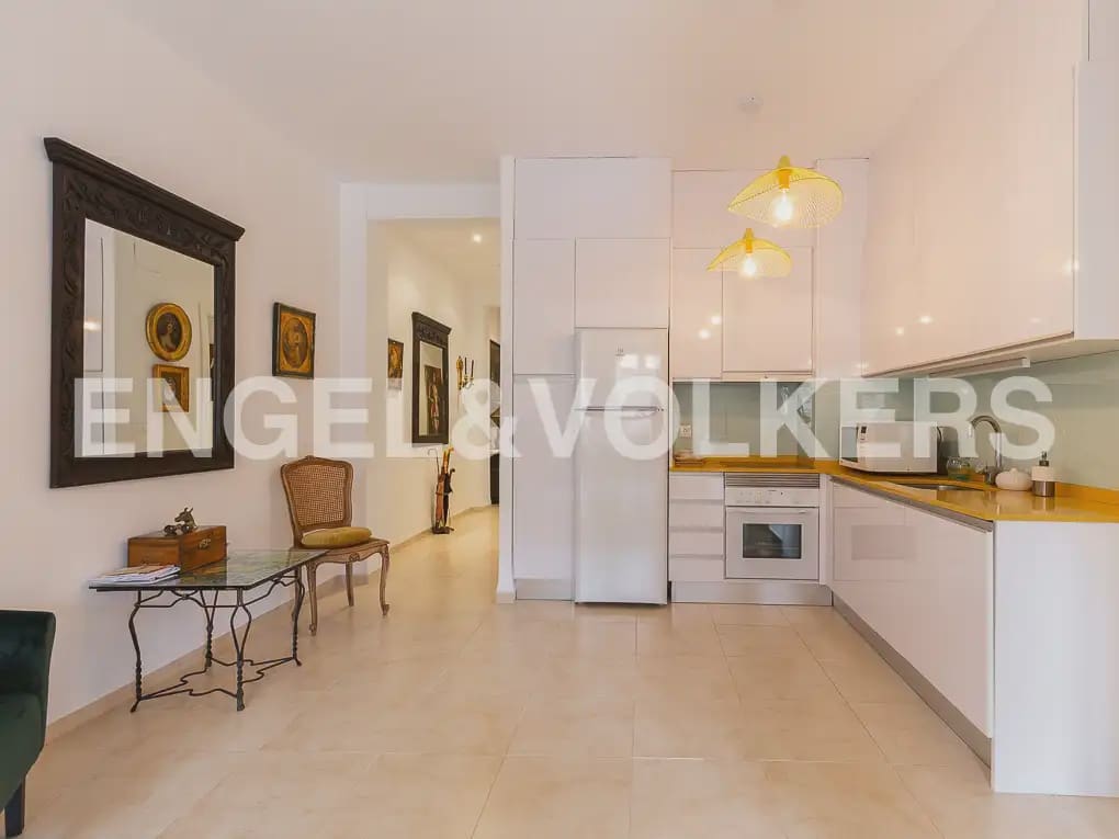 2 bedroom Flat for rent in Valencia city - € 1,900 (Ref: 9909009)