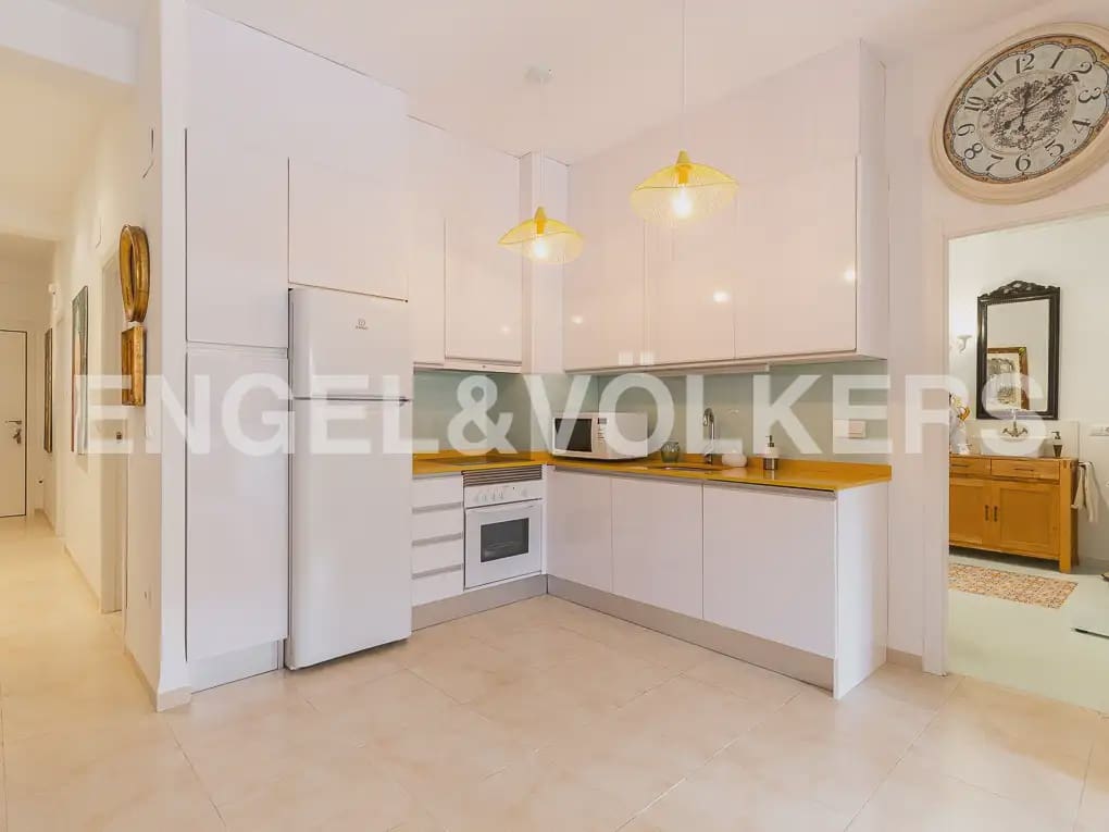 2 bedroom Flat for rent in Valencia city - € 1,900 (Ref: 9909009)