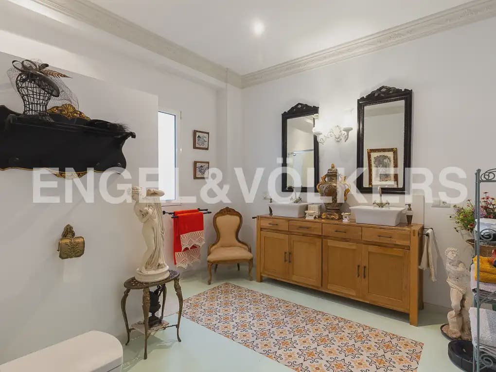 2 bedroom Flat for rent in Valencia city - € 1,900 (Ref: 9909009)