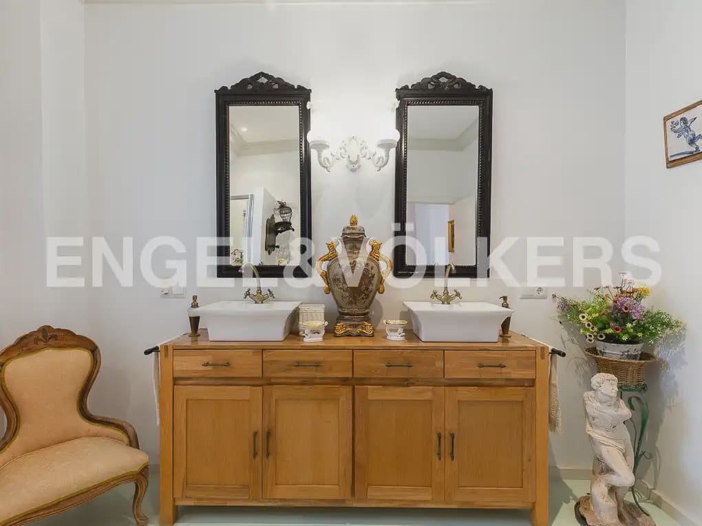 2 bedroom Flat for rent in Valencia city - € 1,900 (Ref: 9909009)