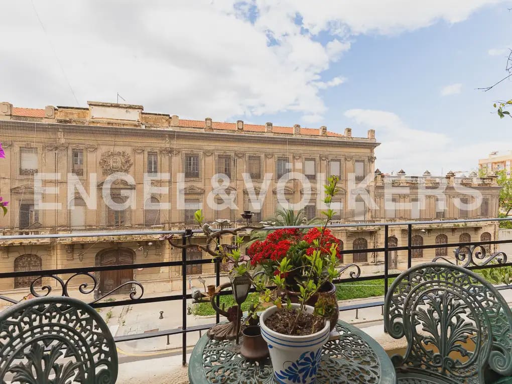 2 bedroom Flat for rent in Valencia city - € 1,900 (Ref: 9909009)