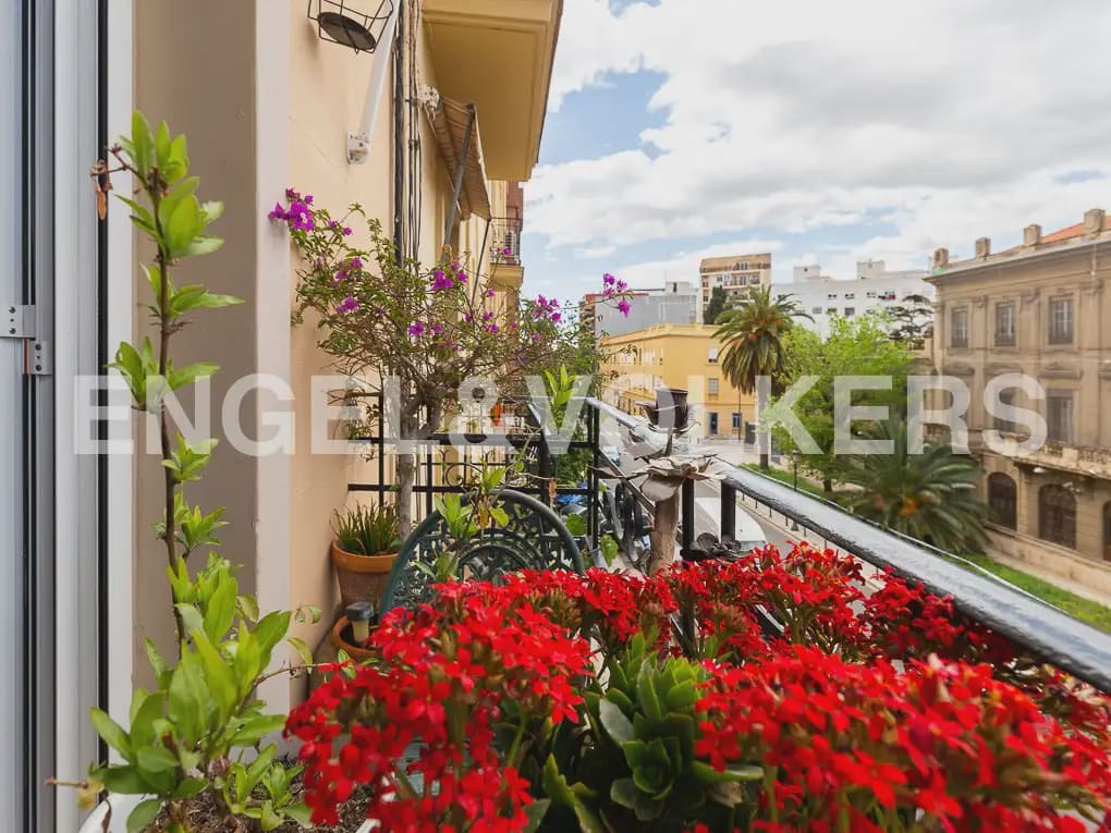 2 bedroom Flat for rent in Valencia city - € 1,900 (Ref: 9909009)