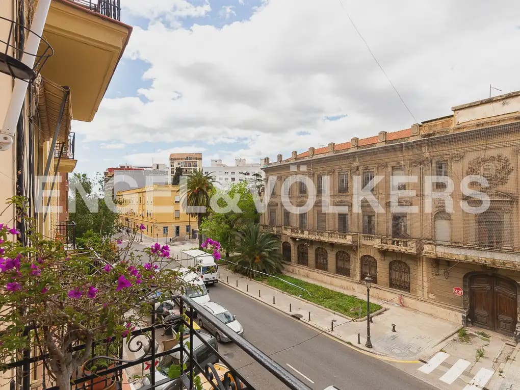 2 bedroom Flat for rent in Valencia city - € 1,900 (Ref: 9909009)