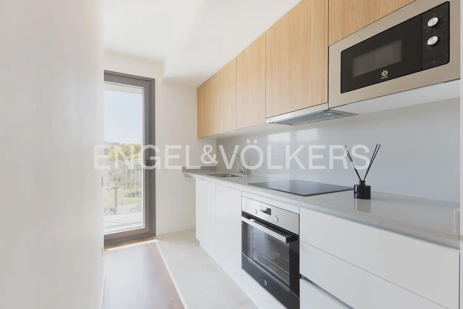 2 slaapkamer Flat te koop in Valencia stad met zwembad garage - € 445.000 (Ref: 9909691)