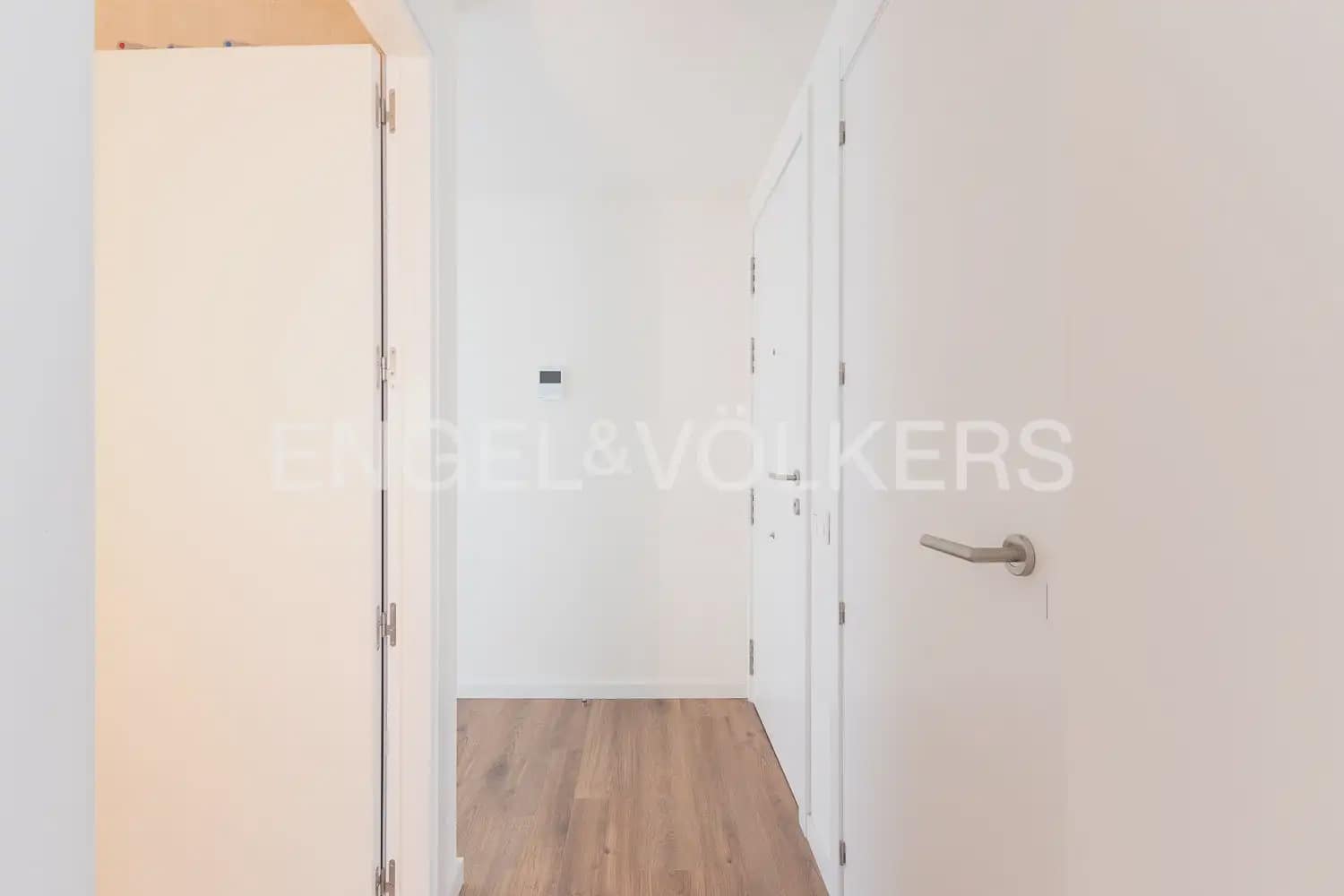 2 slaapkamer Flat te koop in Valencia stad met zwembad garage - € 445.000 (Ref: 9909691)