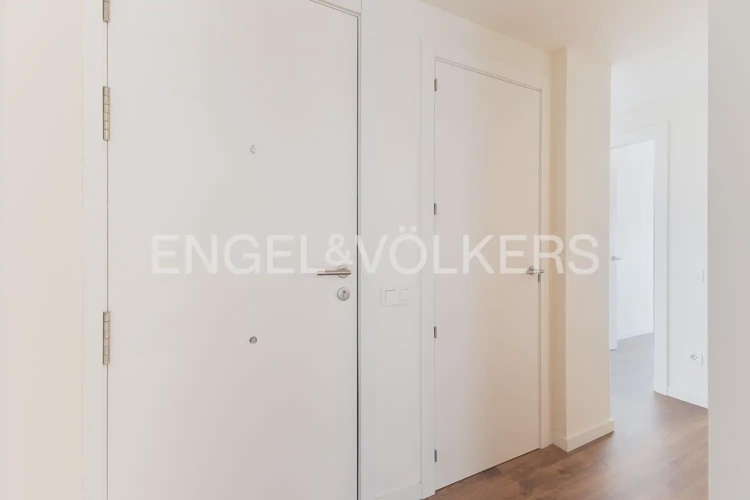 2 slaapkamer Flat te koop in Valencia stad met zwembad garage - € 445.000 (Ref: 9909691)