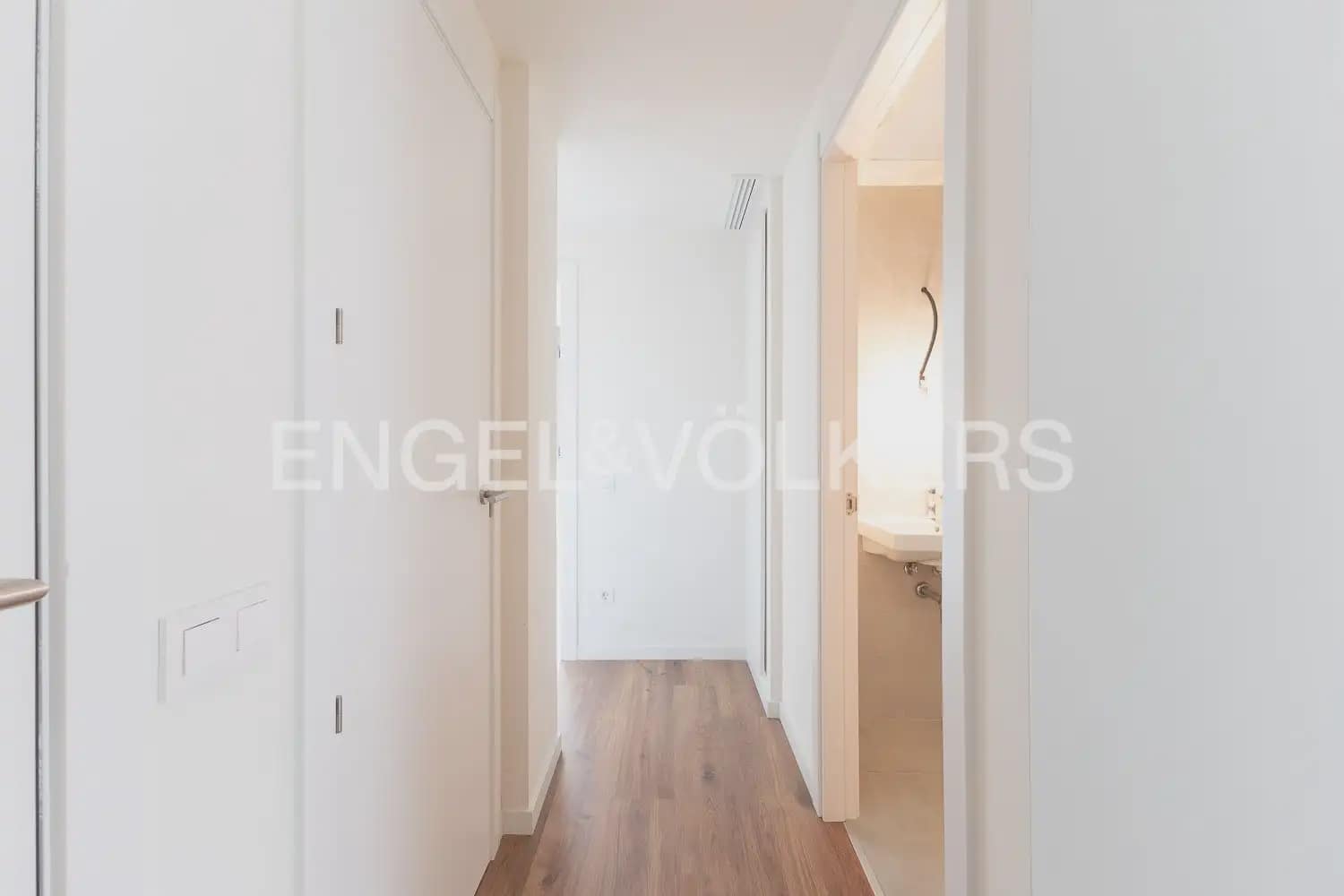 2 slaapkamer Flat te koop in Valencia stad met zwembad garage - € 445.000 (Ref: 9909691)